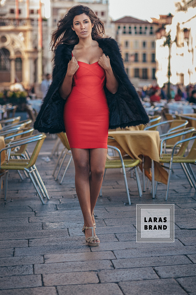 LARAS brand produce steetstyle walking model content for succesful fashion sales. by Kipenkocom, look like cosy golden dress